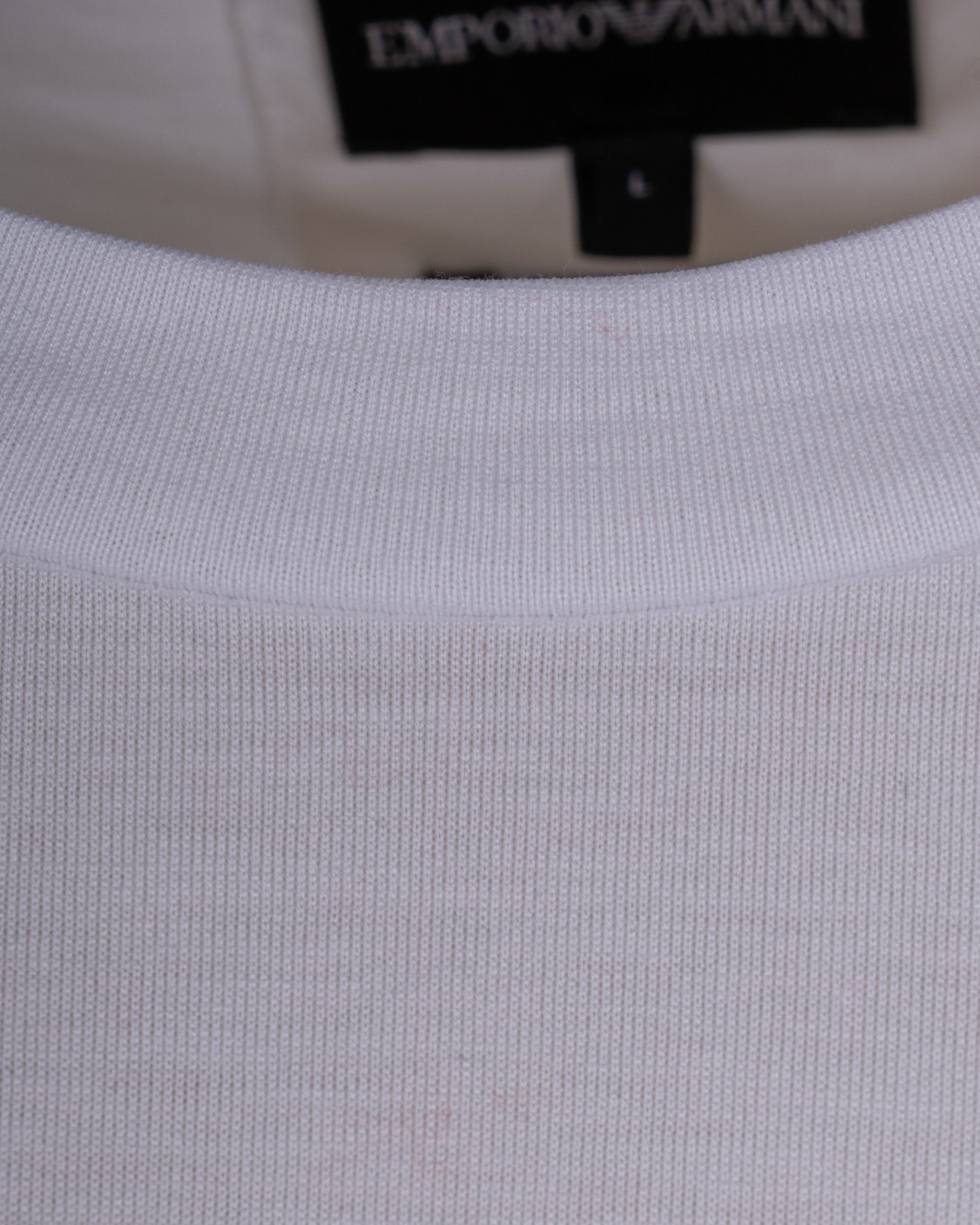 shop EMPORIO ARMANI  T-shirt: Emporio Armani t-shirt in jersey misto lyocell.
Tessuto: 70% lyocell, 30% cotone.
Jersey.
Girocollo.
Maniche lunghe.
Ricamo aquila sul fondo.
Fabbricato in Cambogia.. 8N1TE9 1JUVZ-0100 number 5048054